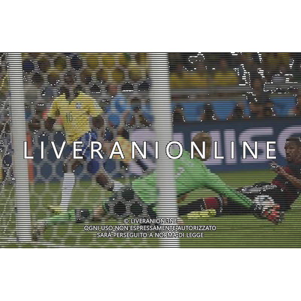 (140708) -- BELO HORIZONTE, July 8, 2014 () -- Germany\'s goalkeeper Manuel Neuer (front) blocks the ball shot by Brazil\'s Ramires (L) during a semifinal match between Brazil and Germany of 2014 FIFA World Cup at the Estadio Mineirao Stadium in Belo Horizonte, Brazil, on July 8, 2014. Germany won 7-1 over Brazil and qualified for the final on Tuesday. (/Qi Heng)(pcy) ©photoshot/Agenzia Aldo Liverani sas - ITALY ONLY - EDITORIAL USE ONLY - BRASILE VS GERMANIA partita di semifinale Coppa del mondo FIFA 2014 Mineirao stadio Estadio a Belo Horizonte, in Brasile, 8 luglio 2014, la Germania ha vinto 7-1 e qualificato per la finale
