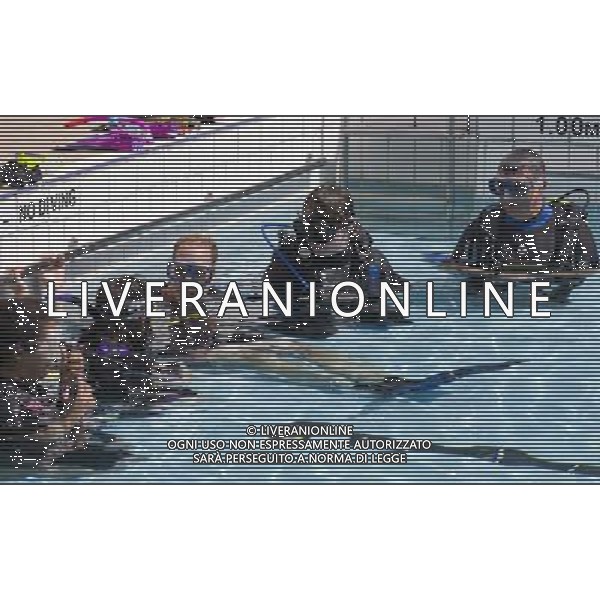 Britain\'s Prince William (3rd L) is pictured as he snorkels and scuba dives with British Sub-Aqua Club (BSAC) members at a swimming pool in central London on July 9, 2014. In May 2014, The Duke of Cambridge followed in the footsteps of The Prince of Wales and The Duke of Edinburgh by becoming President of BSAC, the UKÇƒÙs governing body for scuba diving. ©PHOTOSHOT/Agenzia Aldo Liverani sas - - ITALY ONLY - EDITORIAL USE ONLY - REALI INGLESI: Il principe Carlo d\'inghilterra con il figlio William al British Club Subacqueo (BSAC) a Londra il 9 luglio 2014