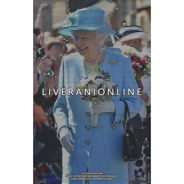 Queen Elizabeth II arrives at Matlock Station for an official visit to Derbyshire. ©PHOTOSHOT/Agenzia Aldo Liverani sas - - ITALY ONLY - EDITORIAL USE ONLY - REALI INGLESI: La regina Elisabetta II d\'Inghilterra e il marito Principe Filippo durante la loro visita nel Derbeyshire, Gran Bretagna - 10 luglio 2014