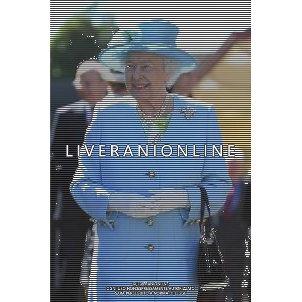 Queen Elizabeth II arrives at Matlock Station for an official visit to Derbyshire. ©PHOTOSHOT/Agenzia Aldo Liverani sas - - ITALY ONLY - EDITORIAL USE ONLY - REALI INGLESI: La regina Elisabetta II d\'Inghilterra e il marito Principe Filippo durante la loro visita nel Derbeyshire, Gran Bretagna - 10 luglio 2014