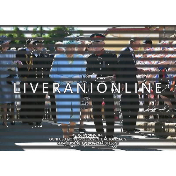 Queen Elizabeth II walks with Lord Lieutenant of Derbyshire, William Tucker (centre) as the Duke of Edinburgh (right) meets local school children following their arrival at Matlock Station. ©PHOTOSHOT/Agenzia Aldo Liverani sas - - ITALY ONLY - EDITORIAL USE ONLY - REALI INGLESI: La regina Elisabetta II d\'Inghilterra e il marito Principe Filippo durante la loro visita nel Derbeyshire, Gran Bretagna - 10 luglio 2014