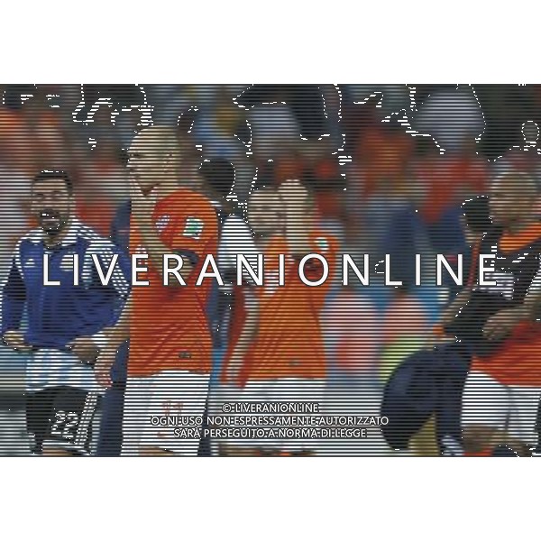 (140709) -- SAO PAULO, July 9, 2014 () -- Netherlands\' Arjen Robben (2nd L) reacts after a semifinal match between Netherlands and Argentina of 2014 FIFA World Cup at the Arena de Sao Paulo Stadium in Sao Paulo, Brazil, on July 9, 2014. Argentina won 4-2 on penalties over Netherlands after a 0-0 tie and qualified for the final on Wednesday. (/Wang Lili)(pcy) ©PHOTOSHOT/Agenzia Aldo Liverani sas - - ITALY ONLY - EDITORIAL USE ONLY - Olanda e Argentina semifinale della Coppa del mondo FIFA 2014 presso l\'Arena de Sao Paulo Stadium di San Paolo, Brasile, il 9 luglio 2014. Argentina ha vinto 4-2 ai rigori e qualificata per la finale