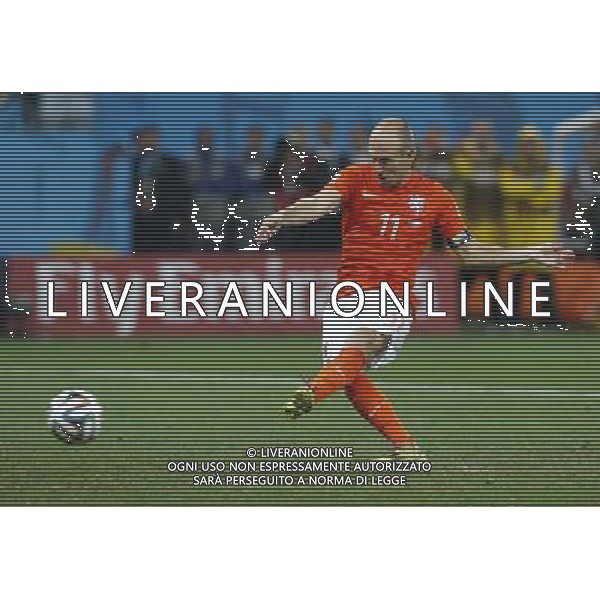 (140709) -- SAO PAULO, July 9, 2014 () -- Netherlands\' Arjen Robben shoots a penalty goal in the penalty shoot-out during a semifinal match between Netherlands and Argentina of 2014 FIFA World Cup at the Arena de Sao Paulo Stadium in Sao Paulo, Brazil, on July 9, 2014. Argentina won 4-2 on penalties over Netherlands after a 0-0 tie and qualified for the final on Wednesday. (/Wang Lili)(pcy) ©PHOTOSHOT/Agenzia Aldo Liverani sas - - ITALY ONLY - EDITORIAL USE ONLY - Olanda e Argentina semifinale della Coppa del mondo FIFA 2014 presso l\'Arena de Sao Paulo Stadium di San Paolo, Brasile, il 9 luglio 2014. Argentina ha vinto 4-2 ai rigori e qualificata per la finale