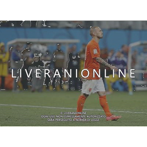 (140709) -- SAO PAULO, July 9, 2014 () -- Netherlands\' Wesley Sneijder reacts after missing a penalty kick in the penalty shoot-out during a semifinal match between Netherlands and Argentina of 2014 FIFA World Cup at the Arena de Sao Paulo Stadium in Sao Paulo, Brazil, on July 9, 2014. Argentina won 4-2 on penalties over Netherlands after a 0-0 tie and qualified for the final on Wednesday. (/Wang Lili)(pcy) ©PHOTOSHOT/Agenzia Aldo Liverani sas - - ITALY ONLY - EDITORIAL USE ONLY - Olanda e Argentina semifinale della Coppa del mondo FIFA 2014 presso l\'Arena de Sao Paulo Stadium di San Paolo, Brasile, il 9 luglio 2014. Argentina ha vinto 4-2 ai rigori e qualificata per la finale
