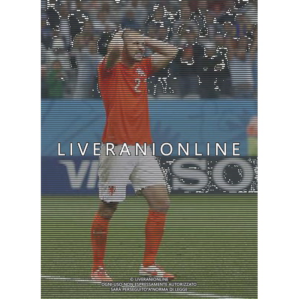 (140709) -- SAO PAULO, July 9, 2014 () -- Netherlands\' Wesley Sneijder reacts after missing a penalty kick in the penalty shoot-out during a semifinal match between Netherlands and Argentina of 2014 FIFA World Cup at the Arena de Sao Paulo Stadium in Sao Paulo, Brazil, on July 9, 2014. Argentina won 4-2 on penalties over Netherlands after a 0-0 tie and qualified for the final on Wednesday. (/Wang Lili)(pcy) ©PHOTOSHOT/Agenzia Aldo Liverani sas - - ITALY ONLY - EDITORIAL USE ONLY - Olanda e Argentina semifinale della Coppa del mondo FIFA 2014 presso l\'Arena de Sao Paulo Stadium di San Paolo, Brasile, il 9 luglio 2014. Argentina ha vinto 4-2 ai rigori e qualificata per la finale