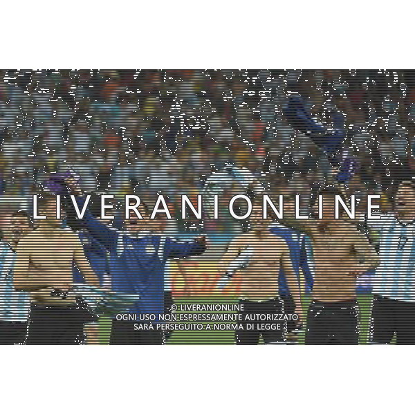 (140709) -- SAO PAULO, July 9, 2014 () -- Argentina\'s players celebrate the victory after a semifinal match between Netherlands and Argentina of 2014 FIFA World Cup at the Arena de Sao Paulo Stadium in Sao Paulo, Brazil, on July 9, 2014. Argentina won 4-2 on penalties over Netherlands after a 0-0 tie and qualified for the final on Wednesday.(/Wang Yuguo)(rh) ©PHOTOSHOT/Agenzia Aldo Liverani sas - - ITALY ONLY - EDITORIAL USE ONLY - Olanda e Argentina semifinale della Coppa del mondo FIFA 2014 presso l\'Arena de Sao Paulo Stadium di San Paolo, Brasile, il 9 luglio 2014. Argentina ha vinto 4-2 ai rigori e qualificata per la finale