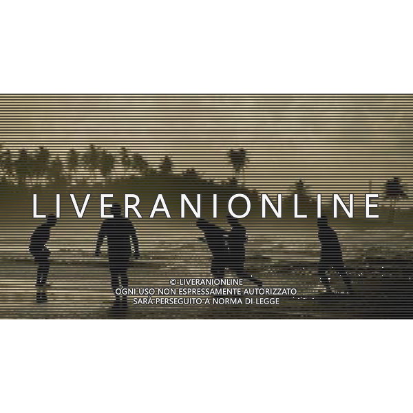 (140710) -- SALVADOR, July 10, 2014 () -- People play football in the early morning on a beach in Salvador, Brazil, on July 6, 2014. (/Yang Lei) ©PHOTOSHOT/Agenzia Aldo Liverani sas - - ITALY ONLY - EDITORIAL USE ONLY - La popolazione locale si gode la spiaggia e il mare a Salvador, in Brasile, 3 luglio 2014