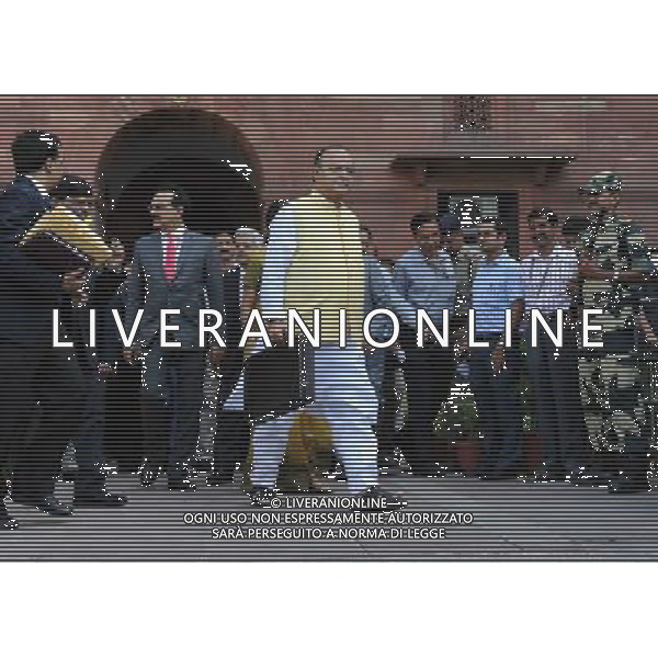 (140710) -- NEW DELHI, July 10, 2014 () -- Indian Finance Minister Arun Jaitley (C) walks out of his office at North Block before presenting the first budget of the Modi government to the Parliament in New Delhi, India, July 10, 2014. India will revive special industrial zones to attract foreign investment and will set up smart cities in seven cities, said Finance Minister Arun Jaitley (/Partha Sarkar) ©photoshot/Agenzia Aldo Liverani sas - ITALY ONLY - EDITORIAL USE ONLY ©PHOTOSHOT/Agenzia Aldo Liverani sas - - ITALY ONLY - EDITORIAL USE ONLY - Il ministro delle Finanze indiano Arun Jaitley dopo aver dato il tocco finale al bilancio generale dell\'India 2014-15 a New Delhi, India, 9 LUGLIO 2014