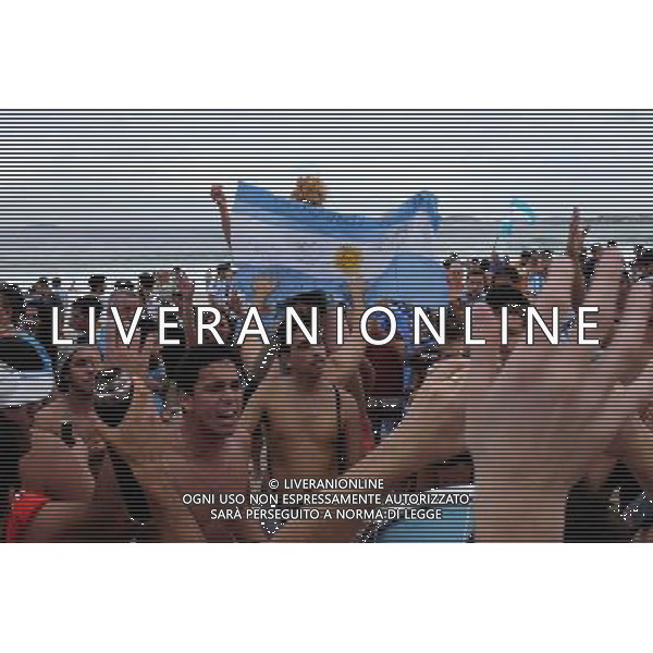 Supporters Argentine sur la plage de Copacabana - 11.07.2014 - Coupe du Monde 2014 - Bresil Photo : Dave Winter / Icon SPort /Agenzia Aldo Liverani sas - ITALY ONLY - EDITORIAL USE ONLY - Tifosi sulla spiaggia di Copacabana per la Coppa del Mondo Fifa Brasile 2014