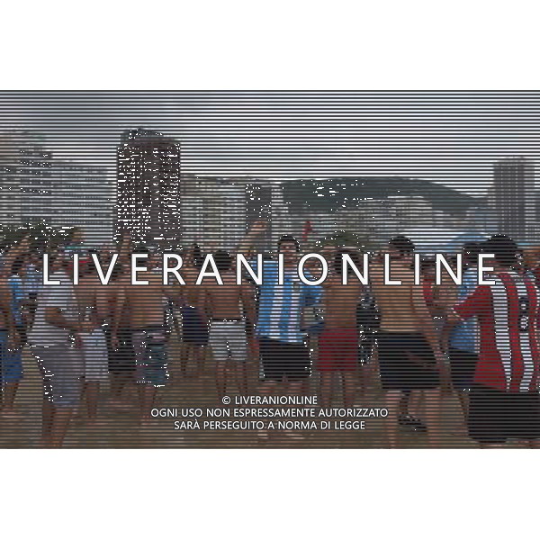 Supporters Argentine sur la plage de Copacabana - 11.07.2014 - Coupe du Monde 2014 - Bresil Photo : Dave Winter / Icon SPort /Agenzia Aldo Liverani sas - ITALY ONLY - EDITORIAL USE ONLY - Tifosi sulla spiaggia di Copacabana per la Coppa del Mondo Fifa Brasile 2014