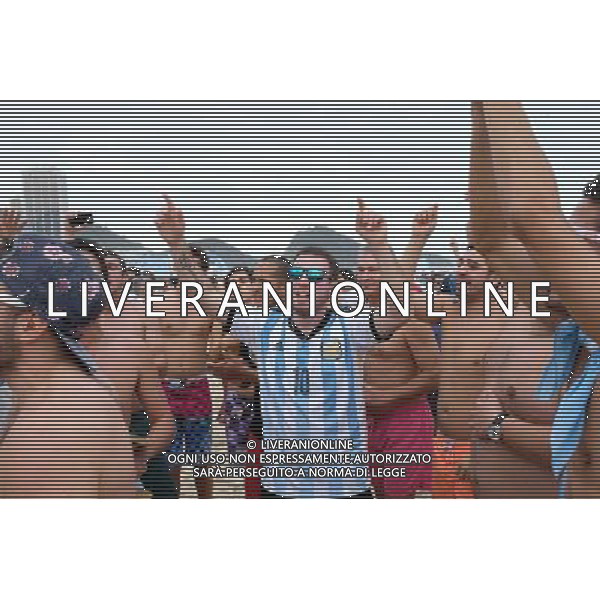 Supporters Argentine sur la plage de Copacabana - 11.07.2014 - Coupe du Monde 2014 - Bresil Photo : Dave Winter / Icon SPort /Agenzia Aldo Liverani sas - ITALY ONLY - EDITORIAL USE ONLY - Tifosi sulla spiaggia di Copacabana per la Coppa del Mondo Fifa Brasile 2014