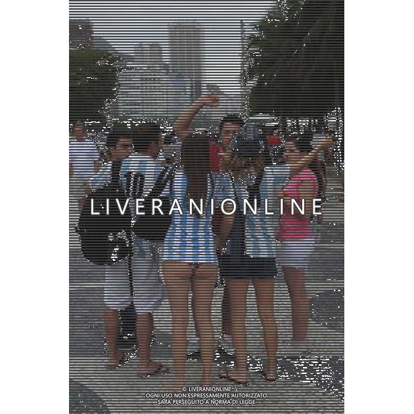 Supporters Argentine sur la plage de Copacabana - 11.07.2014 - Coupe du Monde 2014 - Bresil Photo : Dave Winter / Icon SPort /Agenzia Aldo Liverani sas - ITALY ONLY - EDITORIAL USE ONLY - Tifosi sulla spiaggia di Copacabana per la Coppa del Mondo Fifa Brasile 2014