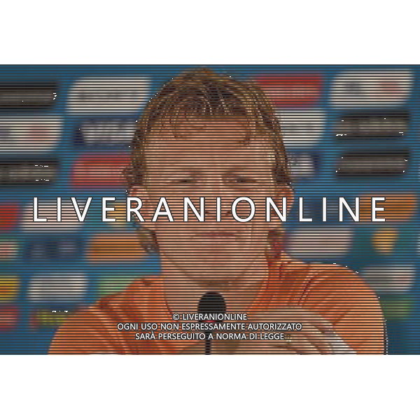 (140711) -- BRASILIA, July 11, 2014 () -- Netherlands\' midfielder Dirk Kuyt reacts during a press conference at the Estadio Nacional Stadium in Brasilia, Brazil, on July 5, 2014. Netherlands will play the 2014 FIFA World Cup football match for third place against host Brazil on Saturday.(/Guo Yong)(wll) ©photoshot/Agenzia Aldo Liverani sas - ITALY ONLY - EDITORIAL USE ONLY - Conferenza stampa e allenamento della nazionale dell\'olanda Coppa del mondo FIFA presso il Nacional stadio Estadio a Brasilia, in Brasile, 5 luglio 2014