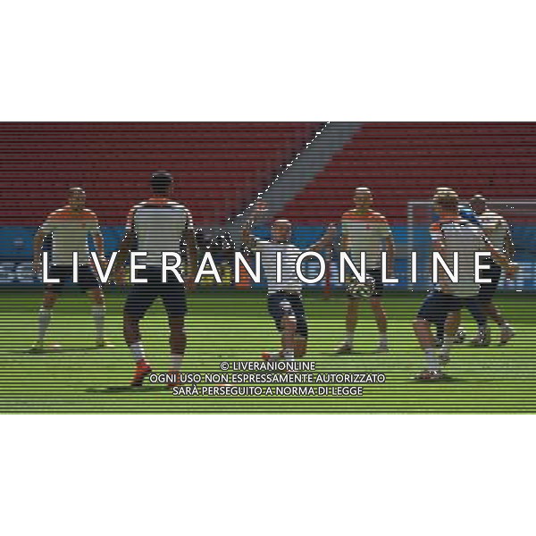 (140711) -- BRASILIA, July 11, 2014 () -- Wesley Sneijder(C) of Netherlands attends a training session at the Estadio Nacional Stadium in Brasilia, Brazil, on July 5, 2014. Netherlands will play the 2014 FIFA World Cup football match for third place against host Brazil on Saturday.(/Guo Yong)(wll) ©photoshot/Agenzia Aldo Liverani sas - ITALY ONLY - EDITORIAL USE ONLY - Conferenza stampa e allenamento della nazionale dell\'olanda Coppa del mondo FIFA presso il Nacional stadio Estadio a Brasilia, in Brasile, 5 luglio 2014