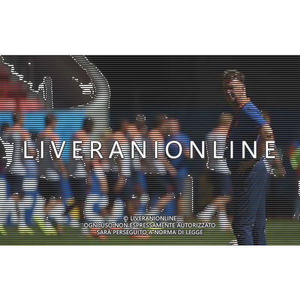 (140711) -- BRASILIA, July 11, 2014 () -- Netherlands head coach Louis van Gaal looks on during a training session at the Estadio Nacional Stadium in Brasilia, Brazil, on July 5, 2014. Netherlands will play the 2014 FIFA World Cup football match for third place against host Brazil on Saturday.(/Guo Yong)(wll) ©photoshot/Agenzia Aldo Liverani sas - ITALY ONLY - EDITORIAL USE ONLY - Conferenza stampa e allenamento della nazionale dell\'olanda Coppa del mondo FIFA presso il Nacional stadio Estadio a Brasilia, in Brasile, 5 luglio 2014