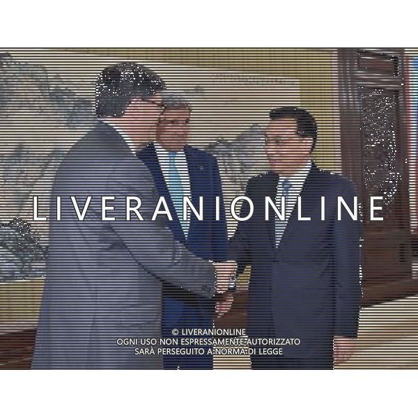 (140710) -- BEIJING, July 10, 2014 () -- Chinese Premier Li Keqiang (R) meets with U.S. Secretary of State John Kerry (C) and Treasury Secretary Jacob Lew (L) in Beijing, capital of China, July 10, 2014. John Kerry and Jacob Lew came here to attend the Sixth Round of China-U.S. Strategic and Economic Dialogue and the Fifth Round of China-U.S. High-Level Consultation on People-to-People Exchange. (/Li Tao) (mp) ©PHOTOSHOT/Agenzia Aldo Liverani sas - ITALY ONLY - EDITORIAL USE ONLY
