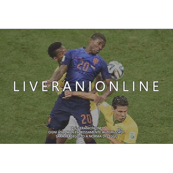 (140712) -- BRASILIA, July 12, 2014 () -- Netherlands\' Georginio Wijnaldum (C) vies with Brazil\'s Jo (L) and Hernanes during the third place play-off match between Brazil and Netherlands of 2014 FIFA World Cup at the Estadio Nacional Stadium in Brasilia, Brazil, on July 12, 2014. Netherlands won 3-0 over Brazil and took the third place of the tournament on Saturday. (/Lui Siu Wai)(pcy) AG ALDO LIVERANI SAS ONLY ITALY