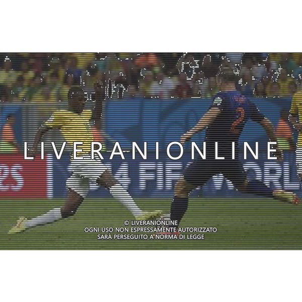 (140712) -- BRASILIA, July 12, 2014 () -- Netherlands\' Ron Vlaar vies with Brazil\'s Ramires during the third place play-off match between Brazil and Netherlands of 2014 FIFA World Cup at the Estadio Nacional Stadium in Brasilia, Brazil, on July 12, 2014.(/Yang Lei)(rh) AG ALDO LIVERANI SAS ONLY ITALY