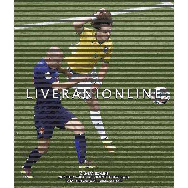 (140712) -- BRASILIA, July 12, 2014 () -- Netherlands\' Arjen Robben (L) vies with Brazil\'s David Luiz during the third place play-off match between Brazil and Netherlands of 2014 FIFA World Cup at the Estadio Nacional Stadium in Brasilia, Brazil, on July 12, 2014.(/Lui Siu Wai)(pcy) AG ALDO LIVERANI SAS ONLY ITALY