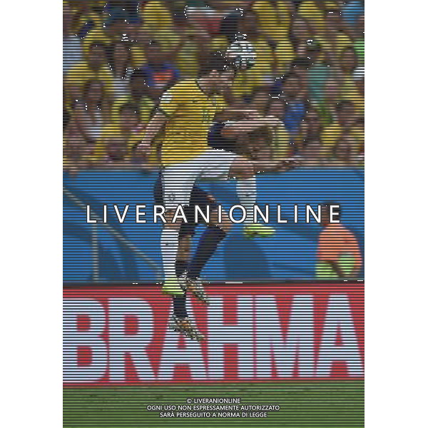 (140712) -- BRASILIA, July 12, 2014 () -- Brazil\'s Maxwell (front) competes for a header with Netherlands\' Dirk Kuyt during the third place play-off match between Brazil and Netherlands of 2014 FIFA World Cup at the Estadio Nacional Stadium in Brasilia, Brazil, on July 12, 2014.(/Guo Yong)(pcy) AG ALDO LIVERANI SAS ONLY ITALY