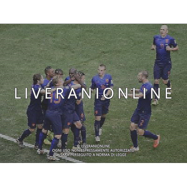 (140712) -- BRASILIA, July 12, 2014 () -- Netherlands\' Robin van Persie (C) celebrates with teammates after scoring a penalty kick during the third place play-off match between Brazil and Netherlands of 2014 FIFA World Cup at the Estadio Nacional Stadium in Brasilia, Brazil, on July 12, 2014.(/Lui Siu Wai)(pcy) AG ALDO LIVERANI SAS ONLY ITALY