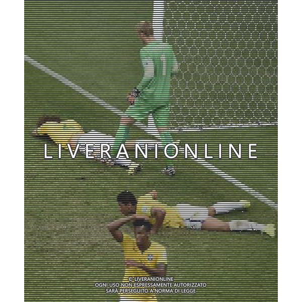 (140712) -- BRASILIA, July 12, 2014 () -- Brazil\'s David Luiz (L, bottom) and Paulinho (R, bottom) react after missing a chance during the third place play-off match between Brazil and Netherlands of 2014 FIFA World Cup at the Estadio Nacional Stadium in Brasilia, Brazil, on July 12, 2014.(/Lui Siu Wai)(pcy) AG ALDO LIVERANI SAS ONLY ITALY