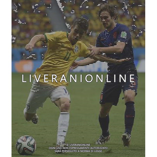 (140712) -- BRASILIA, July 12, 2014 () -- Netherlands\' Daley Blind vies with Brazil\'s Oscar during the third place play-off match between Brazil and Netherlands of 2014 FIFA World Cup at the Estadio Nacional Stadium in Brasilia, Brazil, on July 12, 2014.(/Yang Lei)(rh) AG ALDO LIVERANI SAS ONLY ITALY