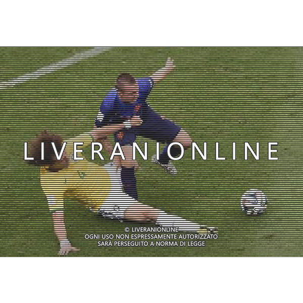 (140712) -- BRASILIA, July 12, 2014 () -- Netherlands\' Jordy Clasie (R) vies with Brazil\'s David Luiz during the third place play-off match between Brazil and Netherlands of 2014 FIFA World Cup at the Estadio Nacional Stadium in Brasilia, Brazil, on July 12, 2014.(/Lui Siu Wai)(pcy) AG ALDO LIVERANI SAS ONLY ITALY