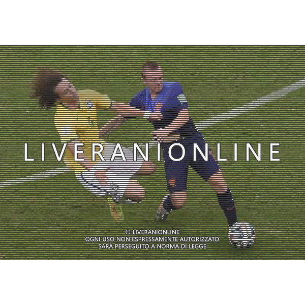 (140712) -- BRASILIA, July 12, 2014 () -- Netherlands\' Jordy Clasie (R) vies with Brazil\'s David Luiz during the third place play-off match between Brazil and Netherlands of 2014 FIFA World Cup at the Estadio Nacional Stadium in Brasilia, Brazil, on July 12, 2014.(/Lui Siu Wai)(pcy) AG ALDO LIVERANI SAS ONLY ITALY