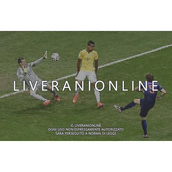 (140712) -- BRASILIA, July 12, 2014 () -- Netherlands\' Daley Blind (R) shoots the ball and scores during the third place play-off match between Brazil and Netherlands of 2014 FIFA World Cup at the Estadio Nacional Stadium in Brasilia, Brazil, on July 12, 2014.(/Lui Siu Wai)(pcy) AG ALDO LIVERANI SAS ONLY ITALY