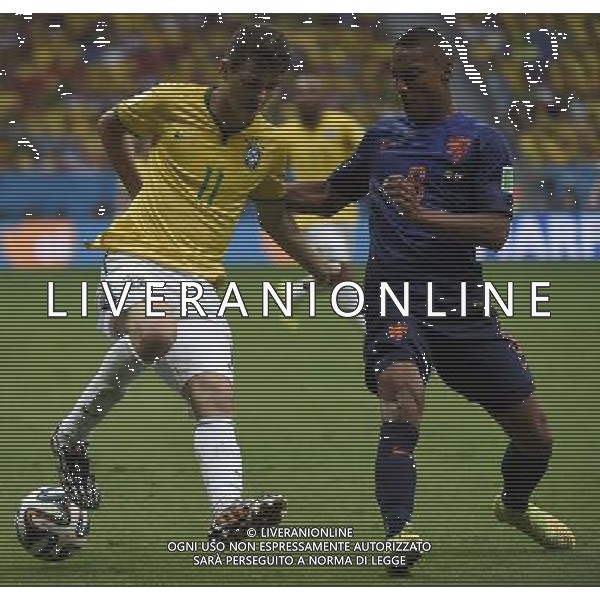 (140712) -- BRASILIA, July 12, 2014 () -- Netherlands\' Jonathan De Guzman vies with Brazil\'s Oscar during the third place play-off match between Brazil and Netherlands of 2014 FIFA World Cup at the Estadio Nacional Stadium in Brasilia, Brazil, on July 12, 2014.(/Yang Lei)(rh) AG ALDO LIVERANI SAS ONLY ITALY