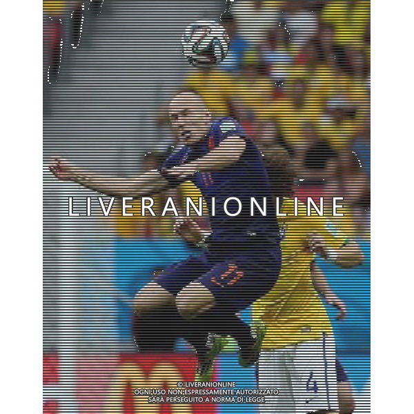 (140712) -- BRASILIA, July 12, 2014 () -- Netherlands\' Arjen Robben competes for a header with Brazil\'s David Luiz during the third place play-off match between Brazil and Netherlands of 2014 FIFA World Cup at the Estadio Nacional Stadium in Brasilia, Brazil, on July 12, 2014.(/Cao Can)(rh) AG ALDO LIVERANI SAS ONLY ITALY