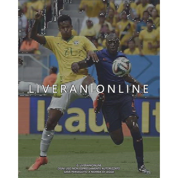 (140712) -- BRASILIA, July 12, 2014 () -- Netherlands\' Bruno Martins Indi vies with Brazil\'s Jo during the third place play-off match between Brazil and Netherlands of 2014 FIFA World Cup at the Estadio Nacional Stadium in Brasilia, Brazil, on July 12, 2014.(/Yang Lei)(rh) AG ALDO LIVERANI SAS ONLY ITALY
