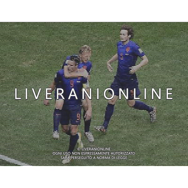 (140712) -- BRASILIA, July 12, 2014 () -- Netherlands\' Robin van Persie (L) celebrates with Dirk Kuyt (C) and Daley Blind after scoring a penalty kick during the third place play-off match between Brazil and Netherlands of 2014 FIFA World Cup at the Estadio Nacional Stadium in Brasilia, Brazil, on July 12, 2014.(/Lui Siu Wai)(pcy) AG ALDO LIVERANI SAS ONLY ITALY