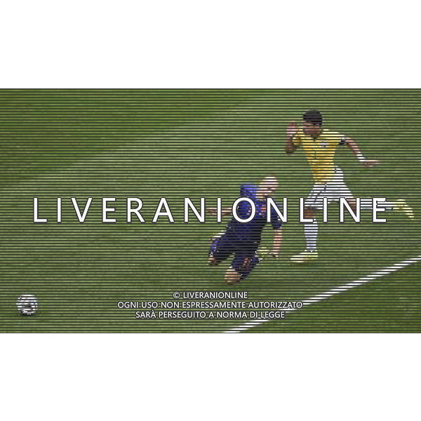 (140712) -- BRASILIA, July 12, 2014 () -- Netherlands\' Arjen Robben (L) is challenged by Brazil\'s Thiago Silva in Brazil\'s penalty area during the third place play-off match between Brazil and Netherlands of 2014 FIFA World Cup at the Estadio Nacional Stadium in Brasilia, Brazil, on July 12, 2014.(/Lui Siu Wai)(pcy) AG ALDO LIVERANI SAS ONLY ITALY