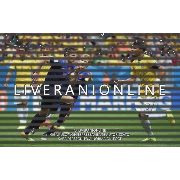 (140712) -- BRASILIA, July 12, 2014 () -- Netherlands\' Robin van Persie (C) celebrates with Dirk Kuyt (2nd R) after scoring a penalty kick during the third place play-off match between Brazil and Netherlands of 2014 FIFA World Cup at the Estadio Nacional Stadium in Brasilia, Brazil, on July 12, 2014.(/Guo Yong)(pcy) AG ALDO LIVERANI SAS ONLY ITALY