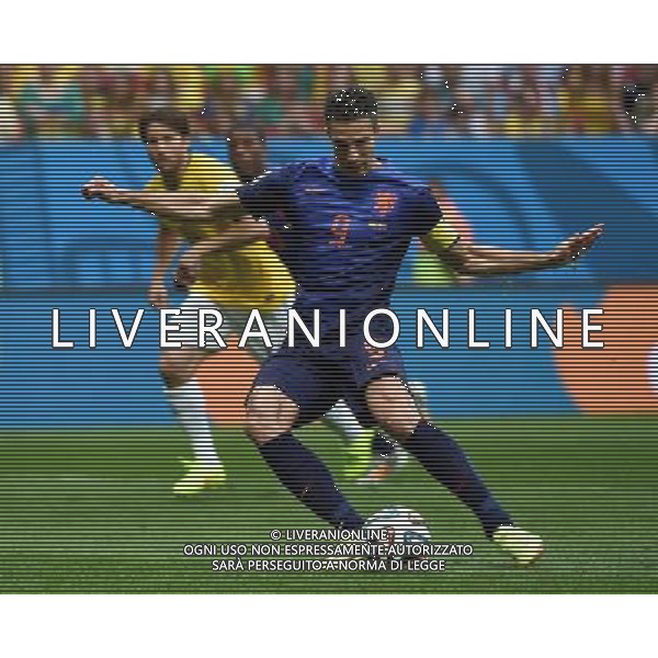 (140712) -- BRASILIA, July 12, 2014 () -- Netherlands\' Robin van Persie (front) makes a penalty kick and scores during the third place play-off match between Brazil and Netherlands of 2014 FIFA World Cup at the Estadio Nacional Stadium in Brasilia, Brazil, on July 12, 2014.(/Guo Yong)(pcy) AG ALDO LIVERANI SAS ONLY ITALY