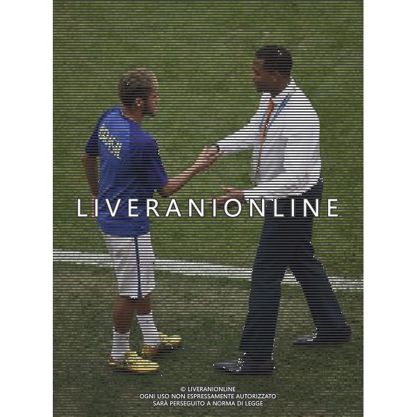 (140712) -- BRASILIA, July 12, 2014 () -- Brazil\'s Neymar (L) shakes hands with Netherlands\' assistant coach Patrick Kluivert before the third place play-off match between Brazil and Netherlands of 2014 FIFA World Cup at the Estadio Nacional Stadium in Brasilia, Brazil, on July 12, 2014.(/Lui Siu Wai)(pcy) AG ALDO LIVERANI SAS ONLY ITALY