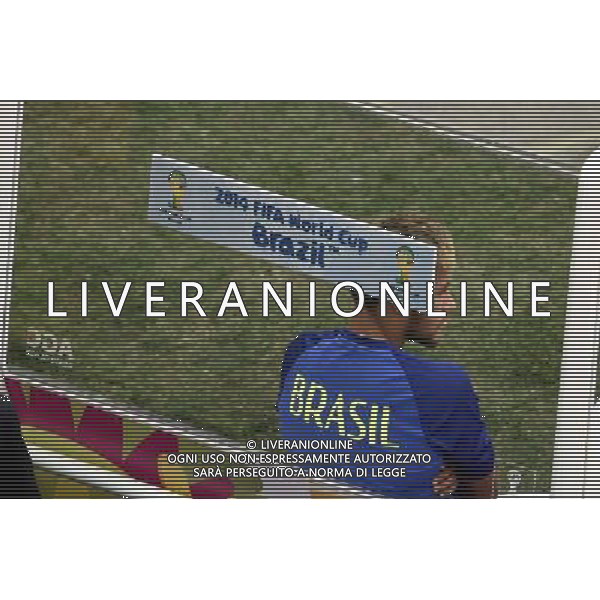 (140712) -- BRASILIA, July 12, 2014 () -- Brazil\'s Neymar watches teammates\' training on the bench before the third place play-off match between Brazil and Netherlands of 2014 FIFA World Cup at the Estadio Nacional Stadium in Brasilia, Brazil, on July 12, 2014.(/Lui Siu Wai)(pcy) AG ALDO LIVERANI SAS ONLY ITALY
