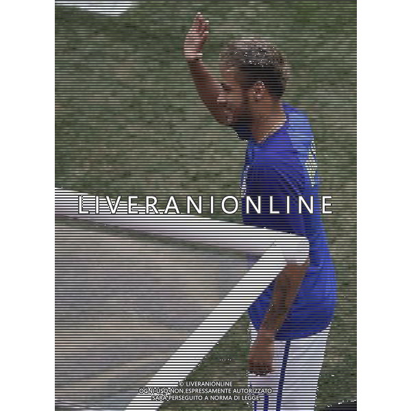 (140712) -- BRASILIA, July 12, 2014 () -- Brazil\'s Neymar acknowledges fans before the third place play-off match between Brazil and Netherlands of 2014 FIFA World Cup at the Estadio Nacional Stadium in Brasilia, Brazil, on July 12, 2014.(/Lui Siu Wai)(pcy) AG ALDO LIVERANI SAS ONLY ITALY