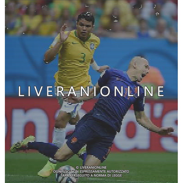 (140712) -- BRASILIA, July 12, 2014 () -- Brazil\'s Thiago Silva (L) commits a foul on Netherlands\' Arjen Robben in Brazil\'s penalty area during the third place play-off match between Brazil and Netherlands of 2014 FIFA World Cup at the Estadio Nacional Stadium in Brasilia, Brazil, on July 12, 2014.(/Guo Yong)(pcy) AG ALDO LIVERANI SAS ONLY ITALY