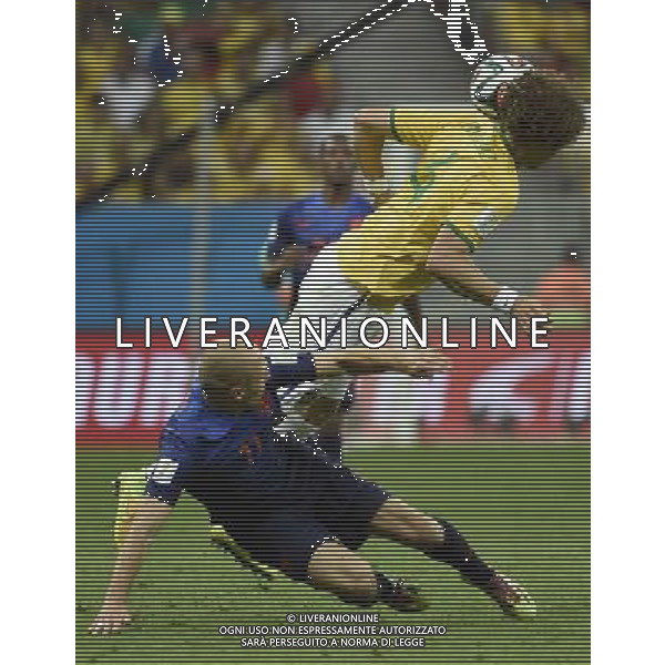 (140712) -- BRASILIA, July 12, 2014 () -- Netherlands\' Arjen Robben vies with Brazil\'s David Luiz during the third place play-off match between Brazil and Netherlands of 2014 FIFA World Cup at the Estadio Nacional Stadium in Brasilia, Brazil, on July 12, 2014.(/Yang Lei)(rh) AG ALDO LIVERANI SAS ONLY ITALY