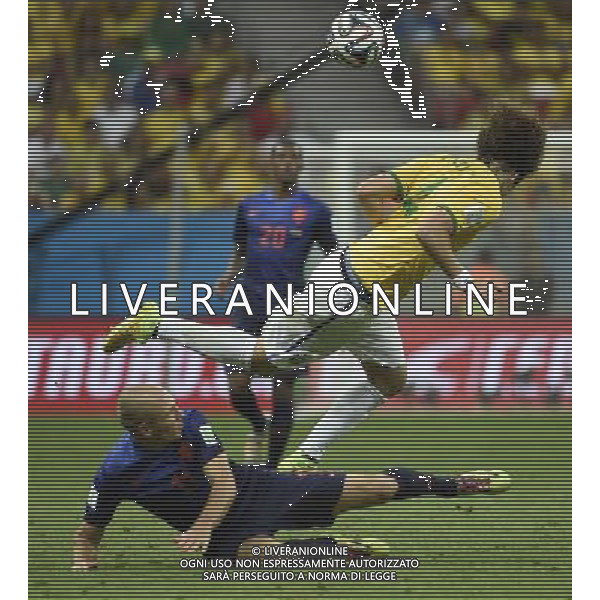 (140712) -- BRASILIA, July 12, 2014 () -- Netherlands\' Arjen Robben vies with Brazil\'s David Luiz during the third place play-off match between Brazil and Netherlands of 2014 FIFA World Cup at the Estadio Nacional Stadium in Brasilia, Brazil, on July 12, 2014.(/Yang Lei)(rh) AG ALDO LIVERANI SAS ONLY ITALY