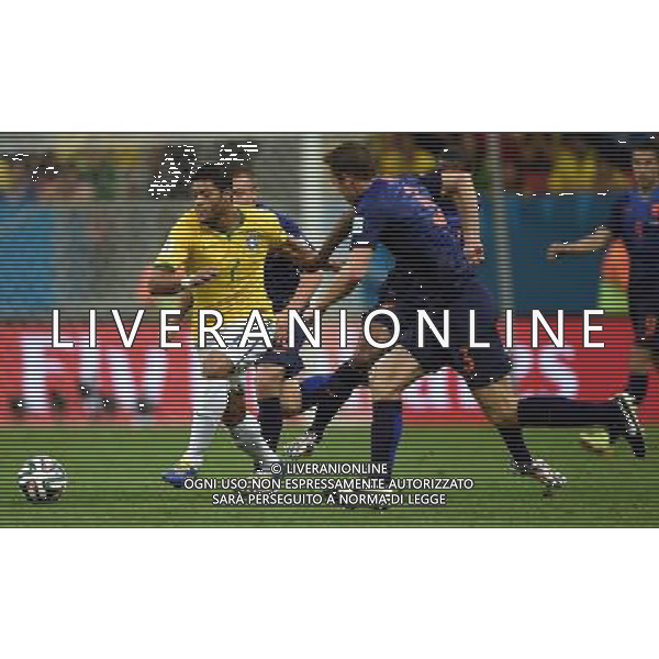 (140712) -- BRASILIA, July 12, 2014 () -- Brazil\'s Hulk (1st L) breaks through during the third place play-off match between Brazil and Netherlands of 2014 FIFA World Cup at the Estadio Nacional Stadium in Brasilia, Brazil, on July 12, 2014. Netherlands won 3-0 over Brazil and took the third place of the tournament on Saturday. (/Guo Yong)(pcy) AG ALDO LIVERANI SAS ONLY ITALY