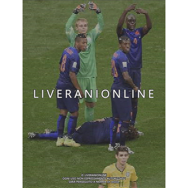 (140712) -- BRASILIA, July 12, 2014 () -- Netherlands\' Bruno Martins Indi (R, back) and goalkeeper Jasper Cillessen (L, back) call for medical care as Daley Blind (bottom) lies on the pitch during the third place play-off match between Brazil and Netherlands of 2014 FIFA World Cup at the Estadio Nacional Stadium in Brasilia, Brazil, on July 12, 2014. Netherlands won 3-0 over Brazil and took the third place of the tournament on Saturday. (/Lui Siu Wai)(pcy) AG ALDO LIVERANI SAS ONLY ITALY