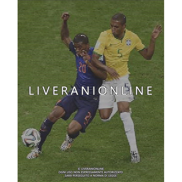 (140712) -- BRASILIA, July 12, 2014 () -- Netherlands\' Georginio Wijnaldum (L) controls the ball against Brazil\'s Fernandinho during the third place play-off match between Brazil and Netherlands of 2014 FIFA World Cup at the Estadio Nacional Stadium in Brasilia, Brazil, on July 12, 2014. Netherlands won 3-0 over Brazil and took the third place of the tournament on Saturday. (/Lui Siu Wai)(pcy) AG ALDO LIVERANI SAS ONLY ITALY