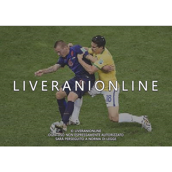 (140712) -- BRASILIA, July 12, 2014 () -- Netherlands\' Jordy Clasie (L) controls the ball against Brazil\'s Hernanes during the third place play-off match between Brazil and Netherlands of 2014 FIFA World Cup at the Estadio Nacional Stadium in Brasilia, Brazil, on July 12, 2014. Netherlands won 3-0 over Brazil and took the third place of the tournament on Saturday. (/Lui Siu Wai)(pcy) AG ALDO LIVERANI SAS ONLY ITALY