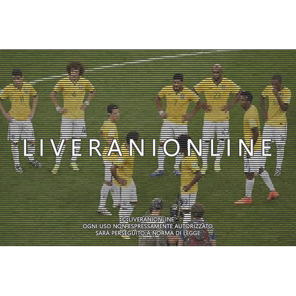 (140712) -- BRASILIA, July 12, 2014 () -- Brazil\'s Oscar, David Luiz, Hulk, Maicon, and Fernandinho (L to R, back) react after the third place play-off match between Brazil and Netherlands of 2014 FIFA World Cup at the Estadio Nacional Stadium in Brasilia, Brazil, on July 12, 2014. Netherlands won 3-0 over Brazil and took the third place of the tournament on Saturday. (/Lui Siu Wai)(pcy) AG ALDO LIVERANI SAS ONLY ITALY