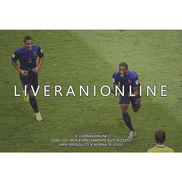 (140712) -- BRASILIA, July 12, 2014 () -- Netherlands\' Georginio Wijnaldum (R) celebrates after scoring a goal during the third place play-off match between Brazil and Netherlands of 2014 FIFA World Cup at the Estadio Nacional Stadium in Brasilia, Brazil, on July 12, 2014. Netherlands won 3-0 over Brazil and took the third place of the tournament on Saturday. (/Lui Siu Wai)(pcy) AG ALDO LIVERANI SAS ONLY ITALY