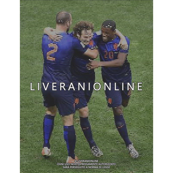 (140712) -- BRASILIA, July 12, 2014 () -- Netherlands\' Daley Blind (C) celebrates with Georginio Wijnaldum (R) and Ron Vlaar after scoring a goal during the third place play-off match between Brazil and Netherlands of 2014 FIFA World Cup at the Estadio Nacional Stadium in Brasilia, Brazil, on July 12, 2014.(/Lui Siu Wai)(pcy) AG ALDO LIVERANI SAS ONLY ITALY